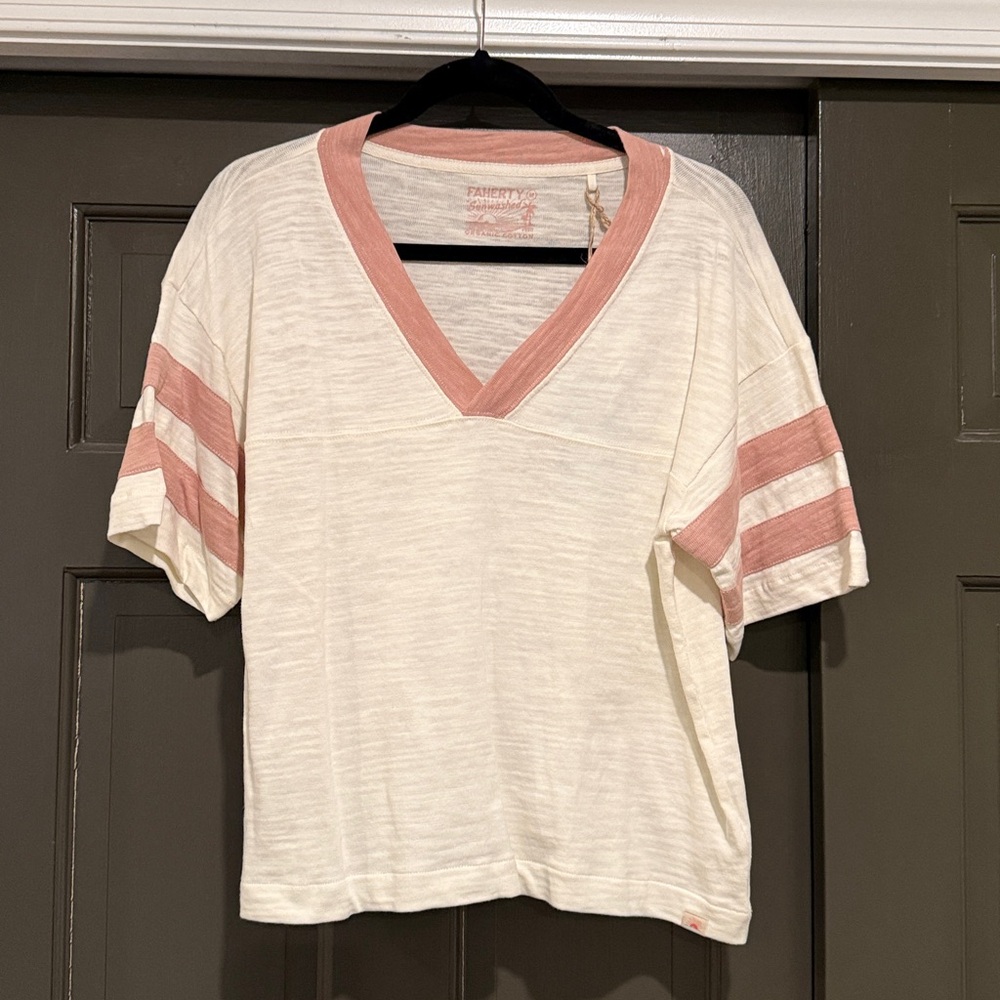 NWT Faherty Sunwashed Midweight Organic Pink Varsity Tee - Size Medium